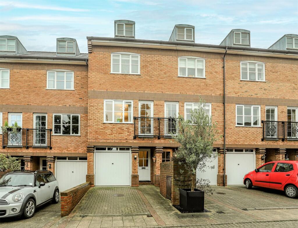 Bowes Lyon Mews, St Albans, Hertfordshire, AL3