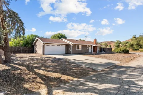 14404 Ashtree Drive, Lake Hughes, CA 93532