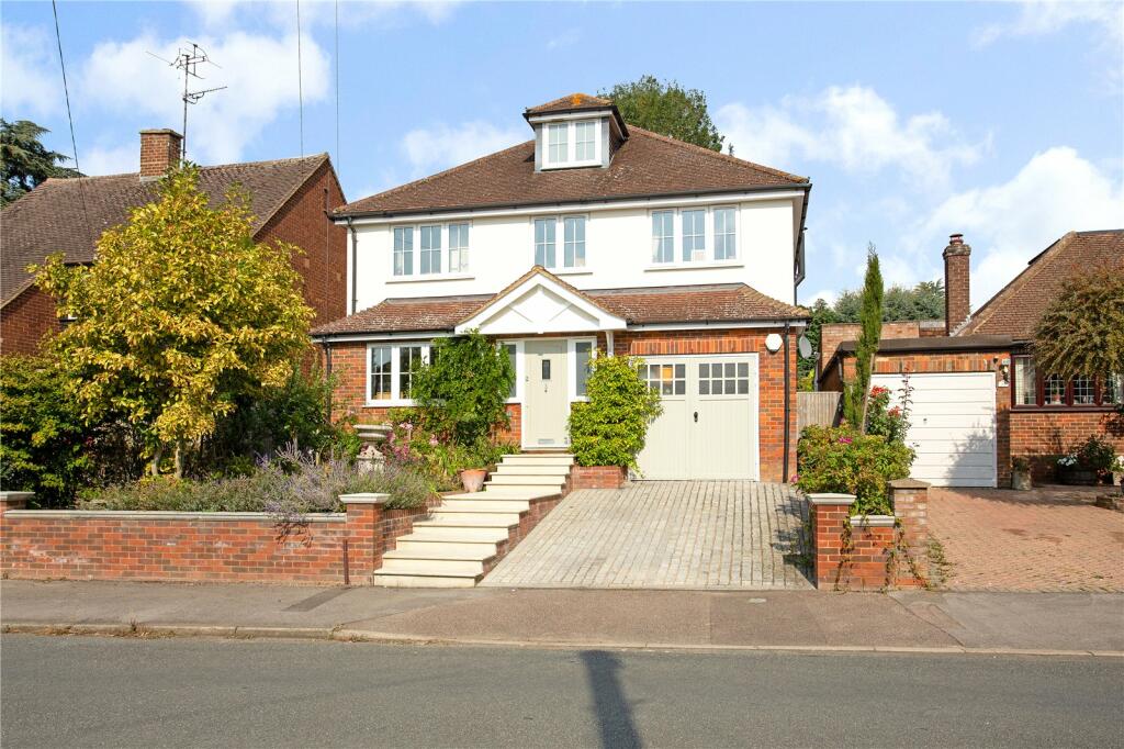 Meadow Walk, Harpenden, Hertfordshire, AL5