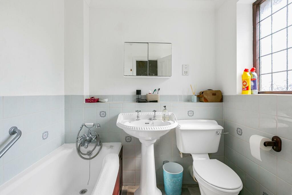 Additional image 11 of Laburnum Grove, Chiswell Green, AL2