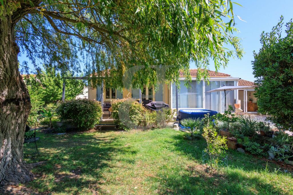 Additional image 2 of L'isle-Sur-La-Sorgue, Provence-Alpes-Cote d'Azur, 84800, France