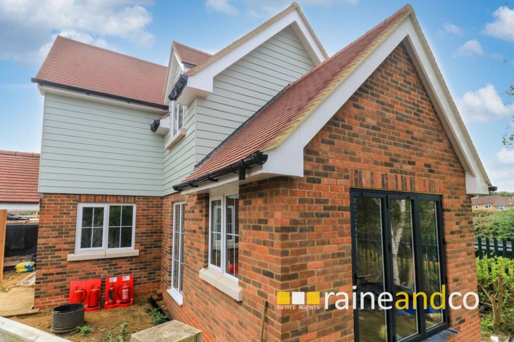 Additional image 2 of Bull Stag Green, Hatfield