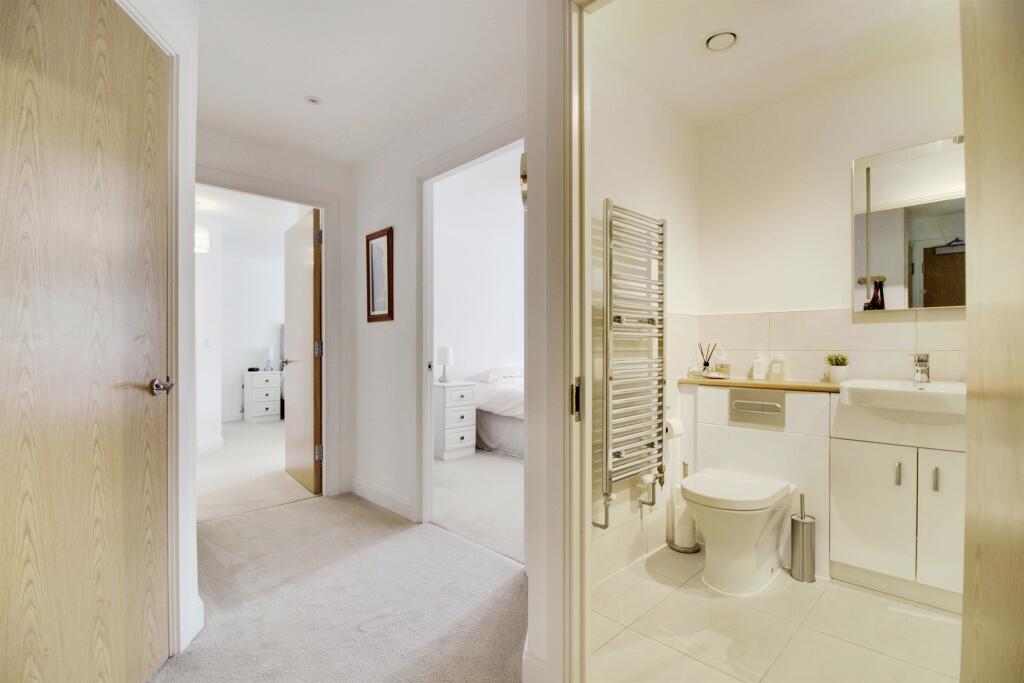 Additional image 12 of Great North Road, Hatfield