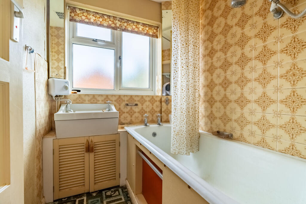 Additional image 8 of How Wood, Park Street, St. Albans, Hertfordshire, AL2