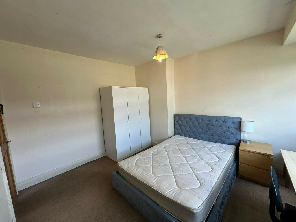 Additional image 4 of Strathdene Road