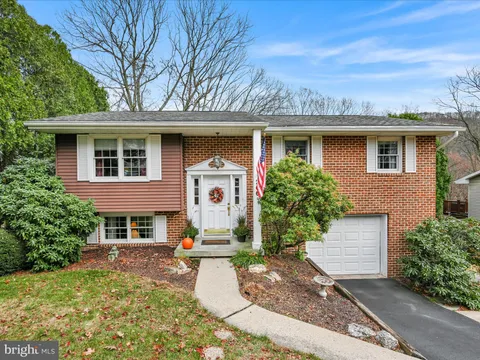 206 Forest Road, Pottsville, PA 17901