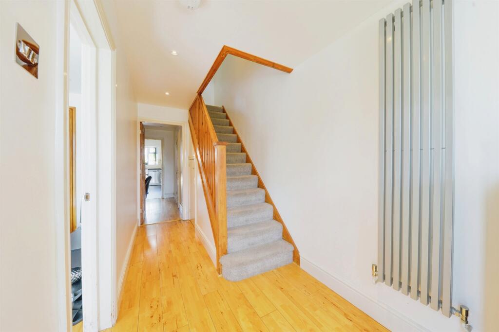 Additional image 3 of Howland Garth, ST. ALBANS