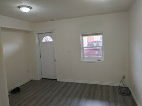 Additional image 4 of 1221-1223 Main st. E