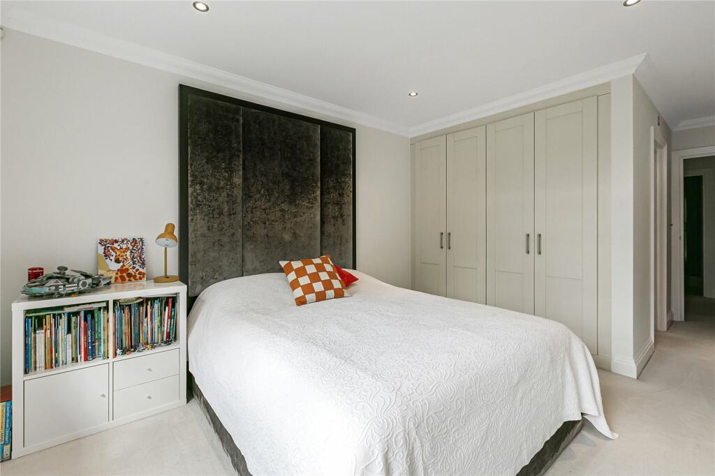 Additional image 13 of Georges Wood Road, Brookmans Park, Hertfordshire, AL9