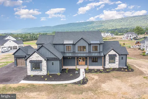 10 Sailfish Drive, Mechanicsburg, PA 17050