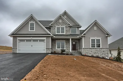 023 Dream Dr, Lebanon, PA 17046