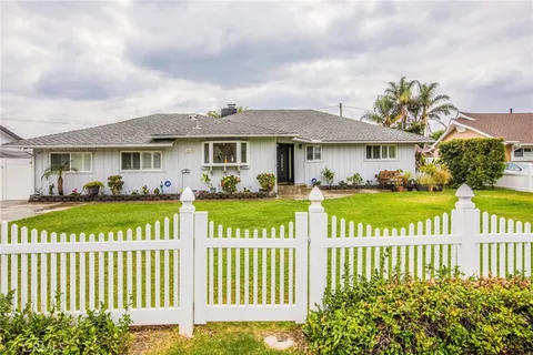 18672 Spaulding Avenue, North Tustin, CA 92705