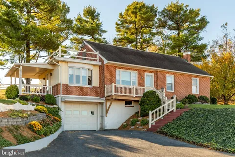 351 E Farmersville Road, Ephrata, PA 17522