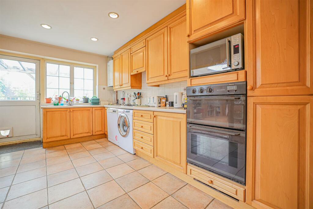 Additional image 14 of Collyer Road, London Colney, AL2