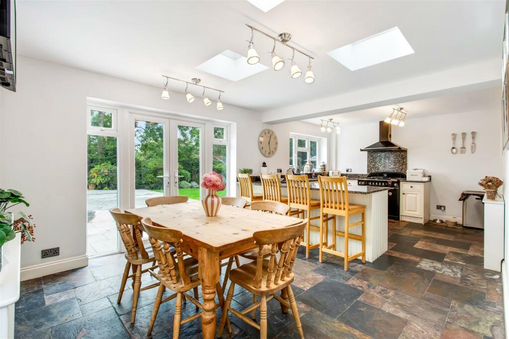 Additional image 6 of Ramsey Close, Brookmans Park, Herts