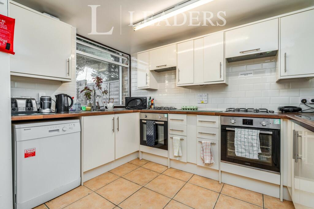 Additional image 3 of Wood Close