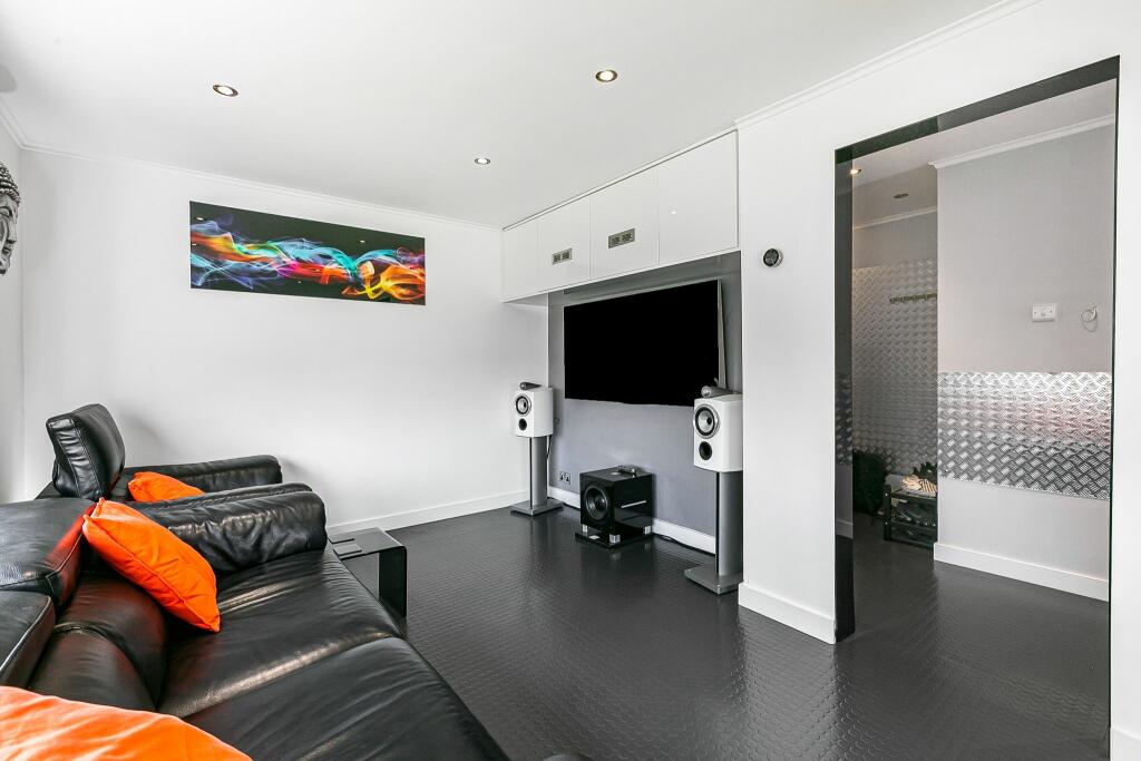 Additional image 6 of Puttocks Drive, Welham Green, AL9