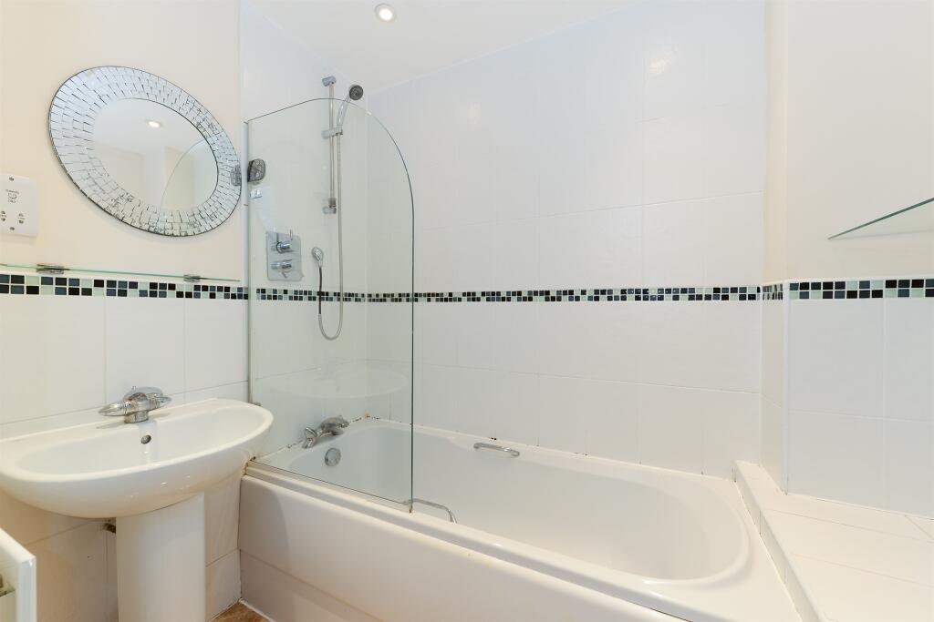 Additional image 5 of The Runway, Hatfield