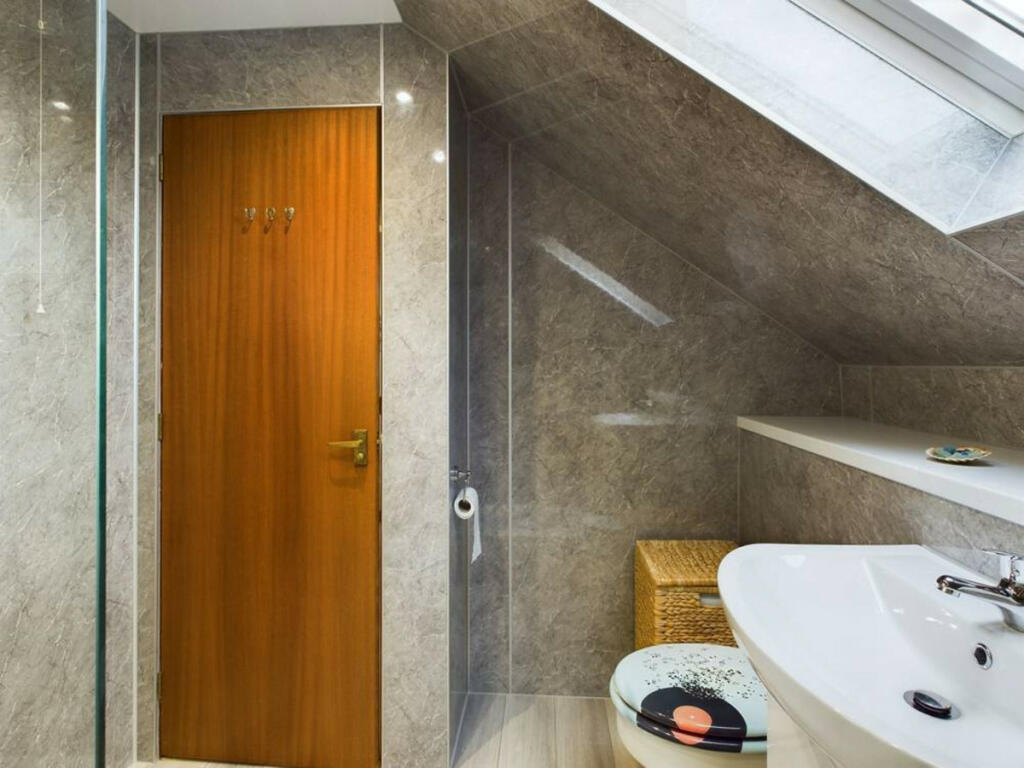 Additional image 18 of Victoria Gardens, Banff, AB45