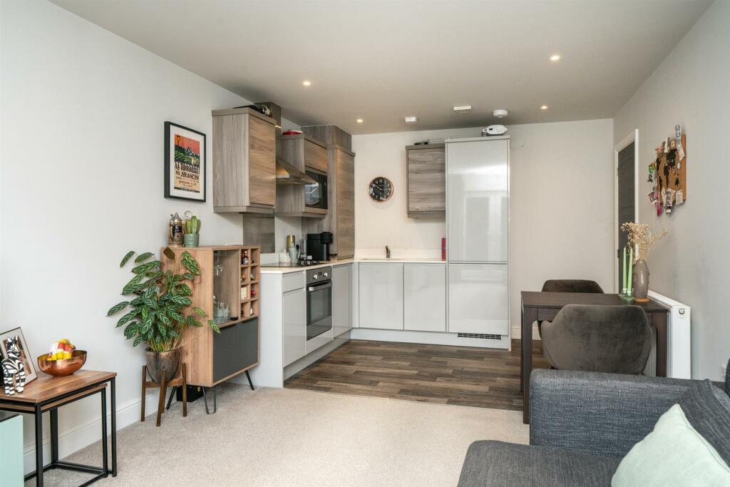 Additional image 10 of Woodland Court, Soothouse Spring, St. Albans