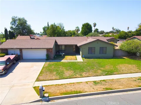 2466 N Apple Avenue, Rialto, CA 92377