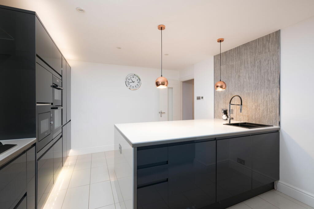 Additional image 7 of Crouch Hall Lane, Redbourn, St. Albans, AL3 7EU