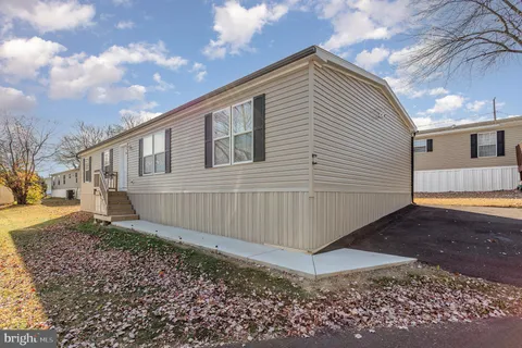 8 Earl Lane, Lititz, PA 17543