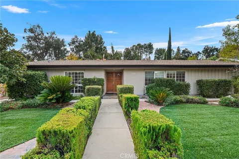 24316 Burbank Boulevard, Woodland Hills, CA 91367