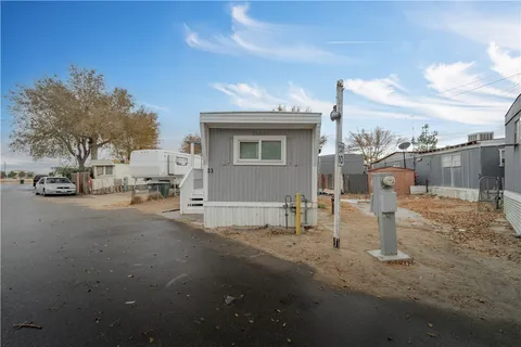 45044 28th Street E Unit 33, Lancaster, CA 93535