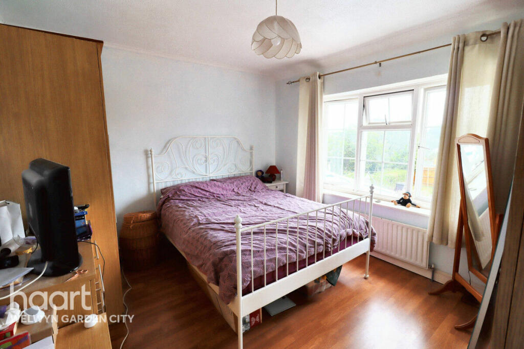 Additional property image - Barnfield Road, Welwyn Garden City