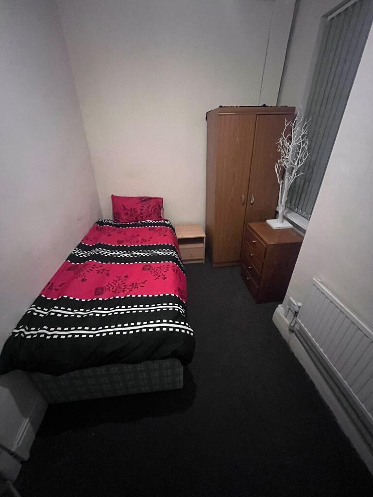 Room 5, Oakwood road, Sparkhill, Birmingham, B11 4HD