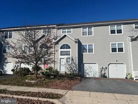 Primary image of 6239 Spring Knoll Drive, Harrisburg, PA 17111
