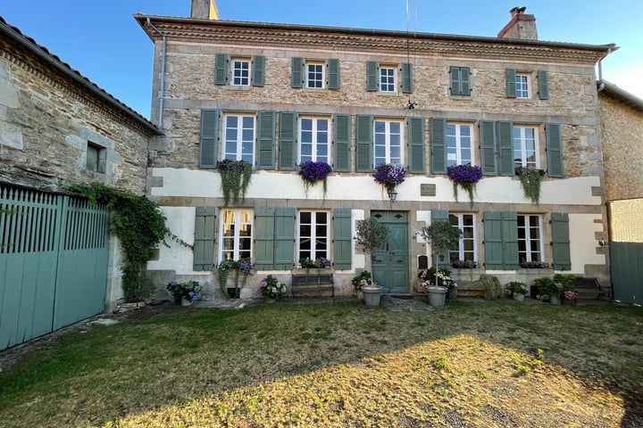 Additional image 2 of Place Léon Roche 5