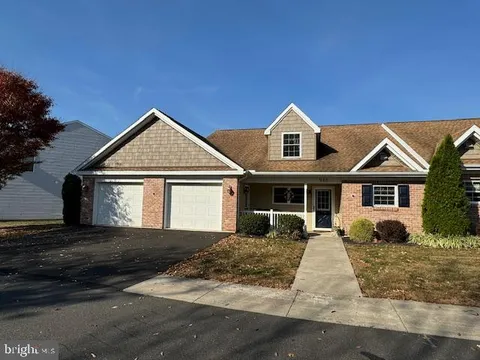 946 Still Waters Lane, Pennsburg, PA 18073