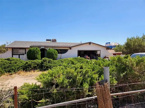 8425 Oakwood Avenue, Hesperia, CA 92345