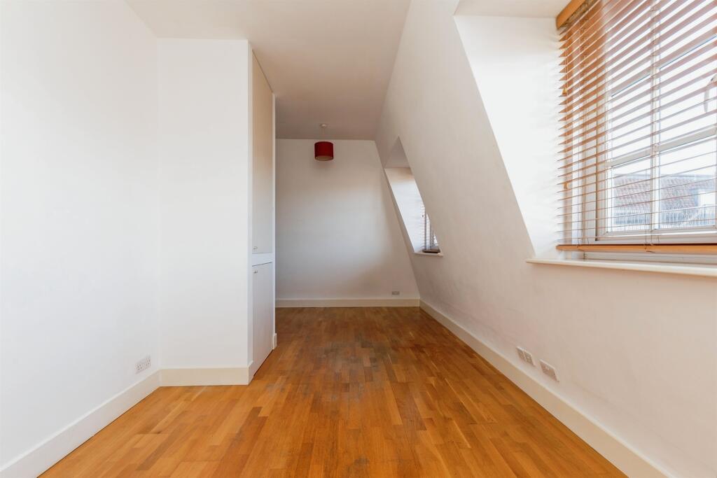 Additional image 18 of Stonehills, Welwyn Garden City