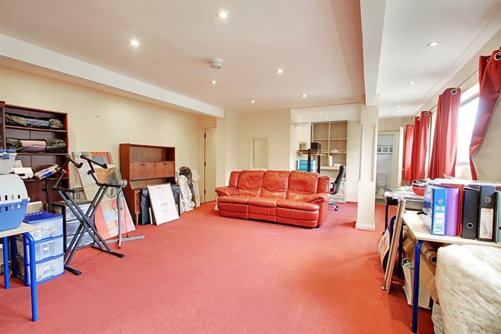 Additional image 17 of Collyer Road, London Colney, St Albans