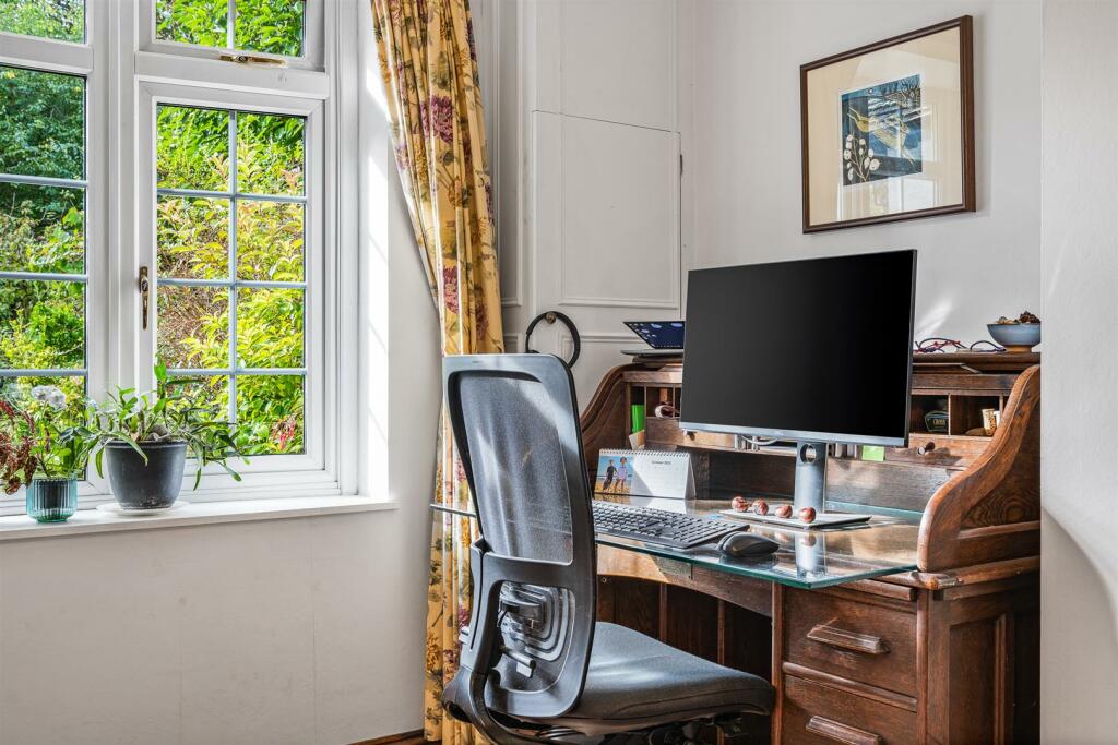 Additional image 8 of Pottersheath Road, Welwyn