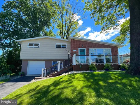 100 N Hoover Street, Myerstown, PA 17067