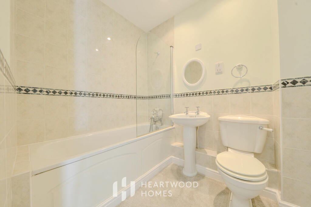 Additional image 19 of Town centre location