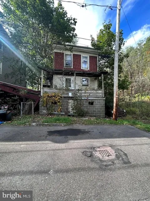 346 Arnot Street, Saint Clair, PA 17970