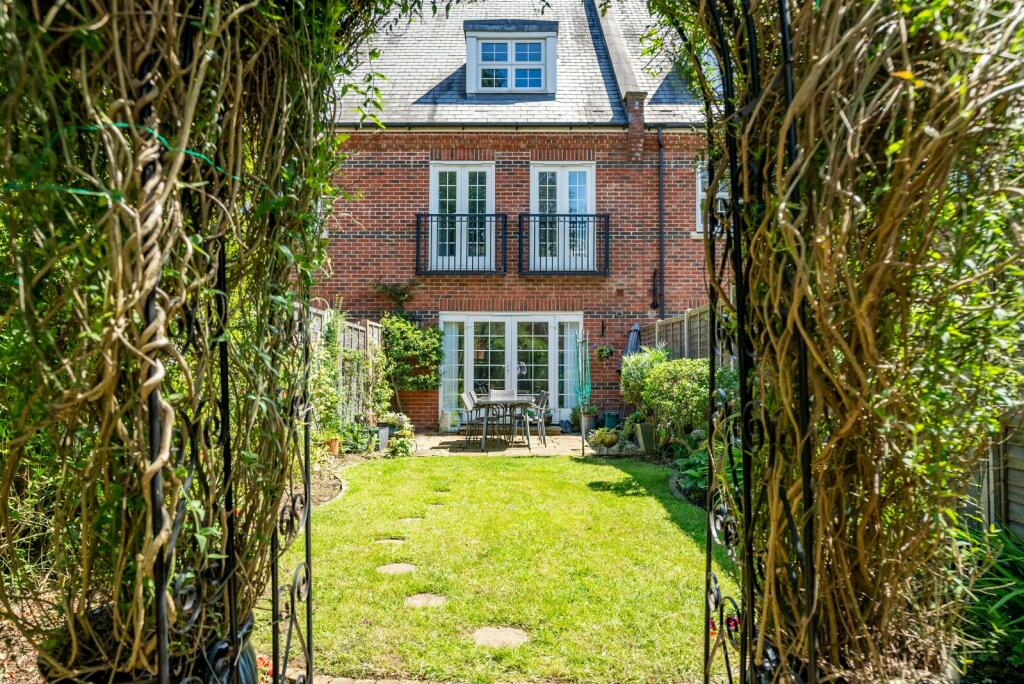 Additional image 19 of Azalea Close, Napsbury Park, St. Albans, Hertfordshire, AL2