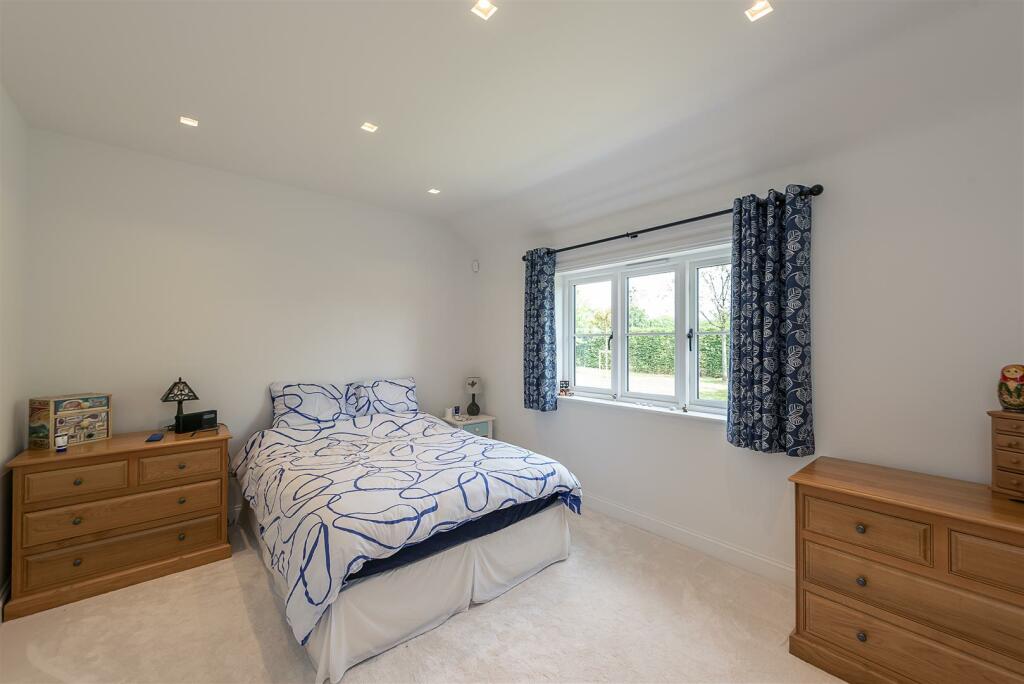 Additional image 5 of Mackerye End, Harpenden