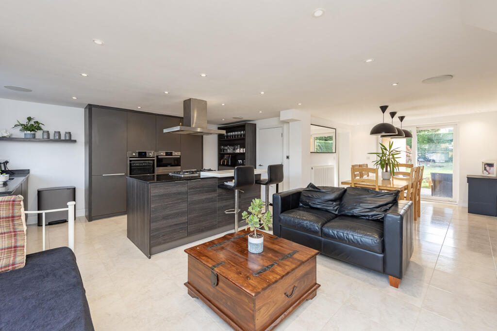 Additional image 17 of Blake Close, St. Albans, Hertfordshire, AL1