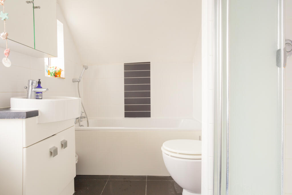 Additional image 8 of Carlton Road, Harpenden, AL5