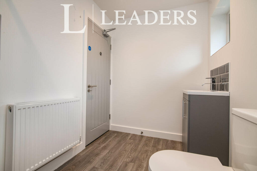 Additional image 8 of Room 5, Adams Hill, B32