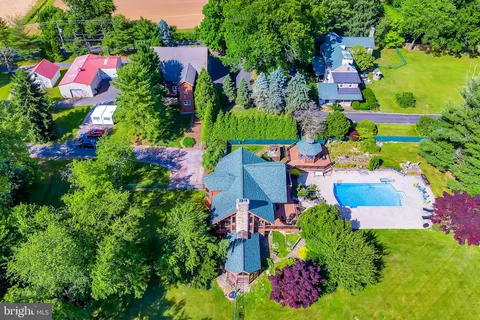 636 Almshouse Road, Ivyland, PA 18974