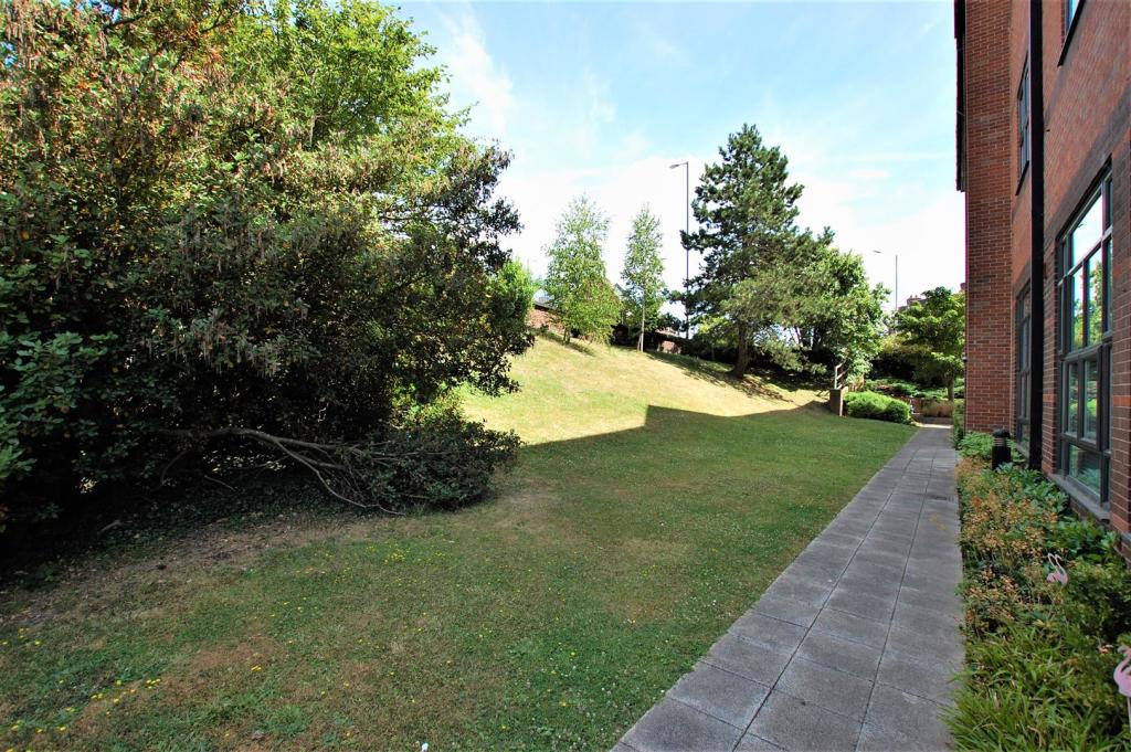 Additional image 18 of Great North Road, Hatfield