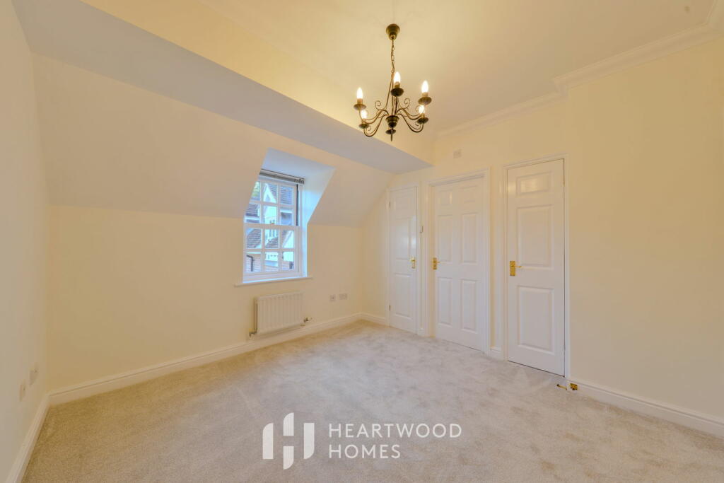 Additional image 11 of Town centre location