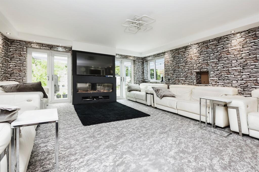 Hollyhurst Grove, Birmingham